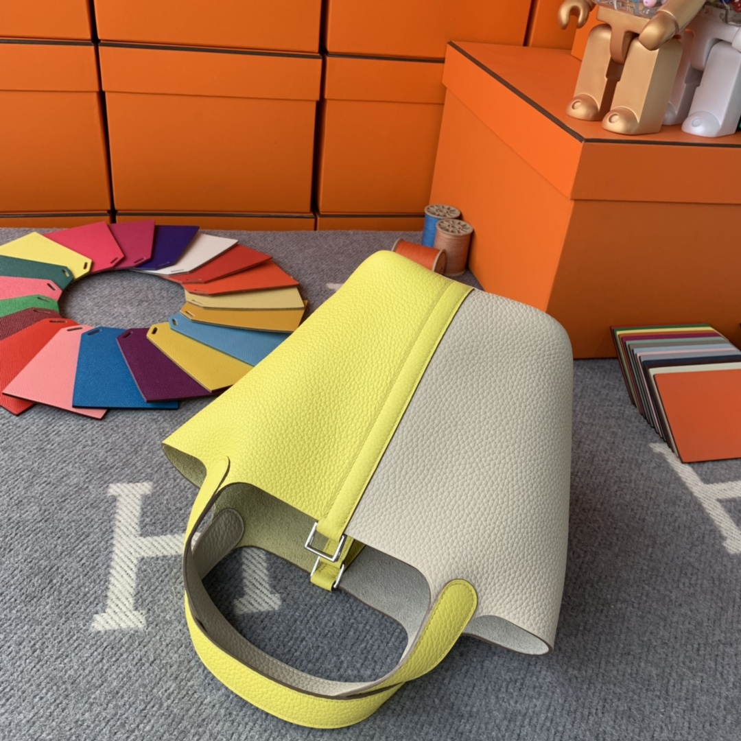 에르메스 피코탄18 화이트 라이트그린 은장 끌레망스가죽